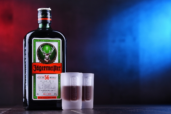 Jägermeister Spirituosen - Klassischer Kräuterlikör in der 0,7l Liter Flasche 35% Vol Alkohol
