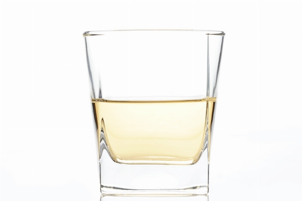 Glas mit Weißen Rum aus Barbados