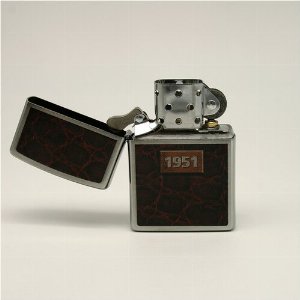 Zippo Feuerzeug Motiv 1951 mit Feuerzeugbenzin und Feuersteinen