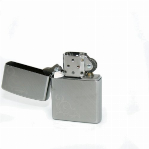 Zippo Feuerzeug Motiv Ornament mit Feuerzeugbenzin und Feuersteinen