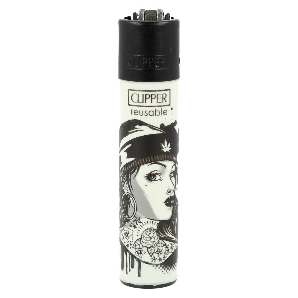 Clipper Feuerzeug Tattoo Girls 2v4 Tätowierte Frau mit Weedblatt Mütze Clipper Feuerzeug Tattoo Girls 2v4 Tätowierte Frau mit Weedblatt Mütze