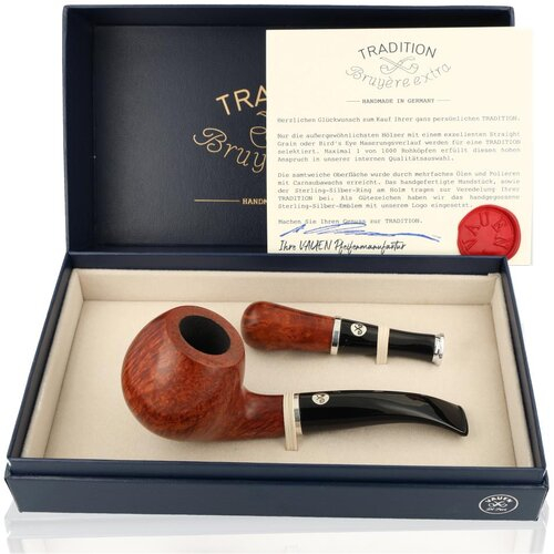Vauen Pfeife Tradition Weißpunktqualität Bruyere extra Braun Glatt 042 mit Pfeifenstopfer und Zertifikat Vauen Pfeife Tradition Weißpunktqualität Bruyere extra Braun Glatt 042 mit Pfeifenstopfer und Zertifikat