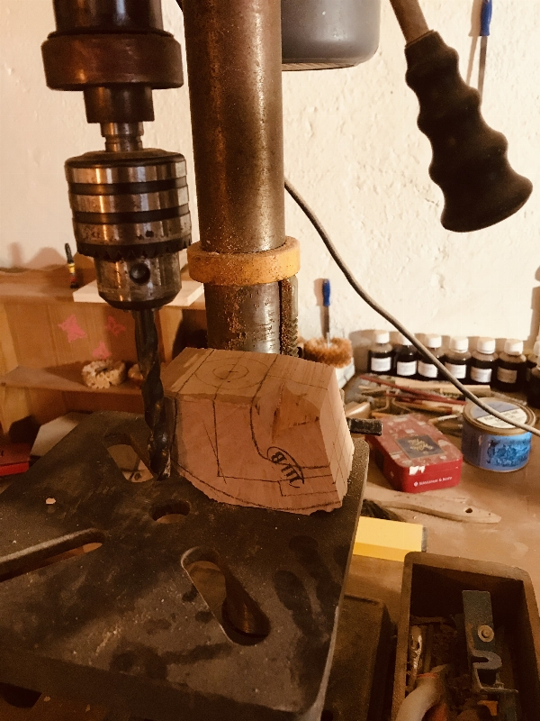 Handbohrmaschine zur Herstellung von Freehand Tabakpfeifen - Pfeifenschneiderei Baumann aus Rosenheim
