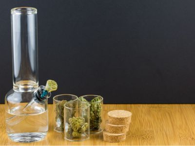 Bong mit Kräutertabak