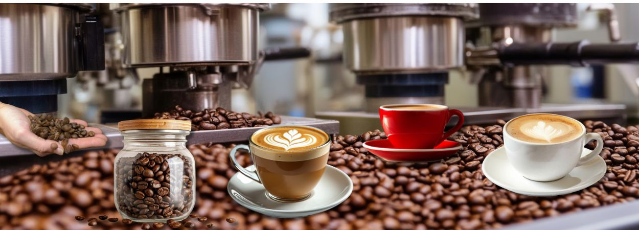 Kaffeebohnen und drei Tassen fertig gebrühten Kaffee mit Dekorationsbild Kaffeebohnen und drei Tassen fertig gebrühten Kaffee