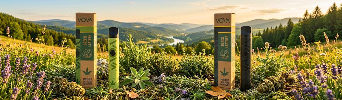 VOVA Dry Herb Vaporizer stehen auf einer Kräuterwiese mit Blick zur Berg- und Flusslandschaft VOVA Dry Herb Vaporizer stehen auf einer Kräuterwiese mit Blick zur Berg- und Flusslandschaft